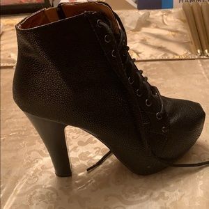 Reptile Platform Booties - Used *